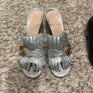 Used Gucci MIDI. Very comfortable. True to size.